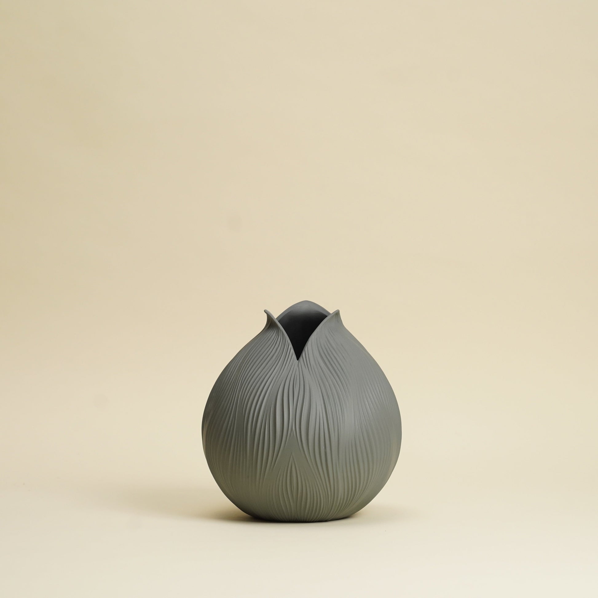 Ammil Flower Grey Ceramic Vase