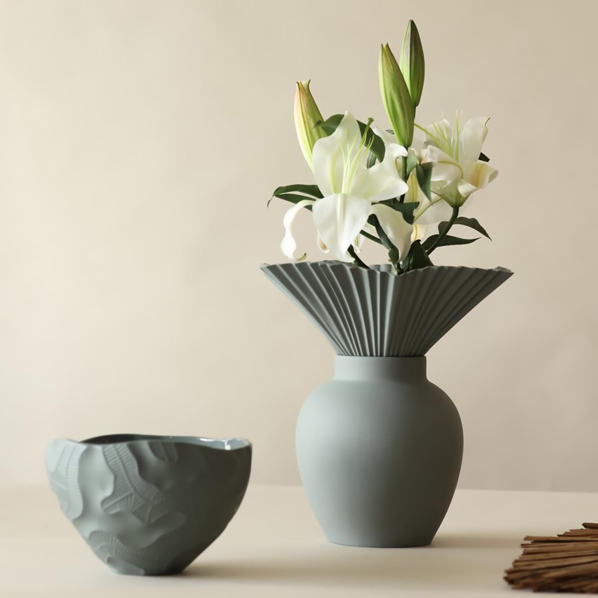 Sweven Decorative Flower Grey Vase